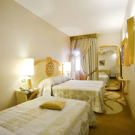Zanhotel Tre Vecchi Готель 4*
