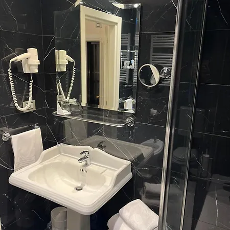 Zanhotel Tre Vecchi Готель Болонья