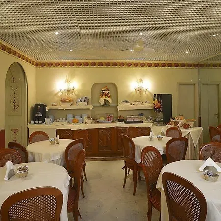Zanhotel Tre Vecchi Готель Болонья